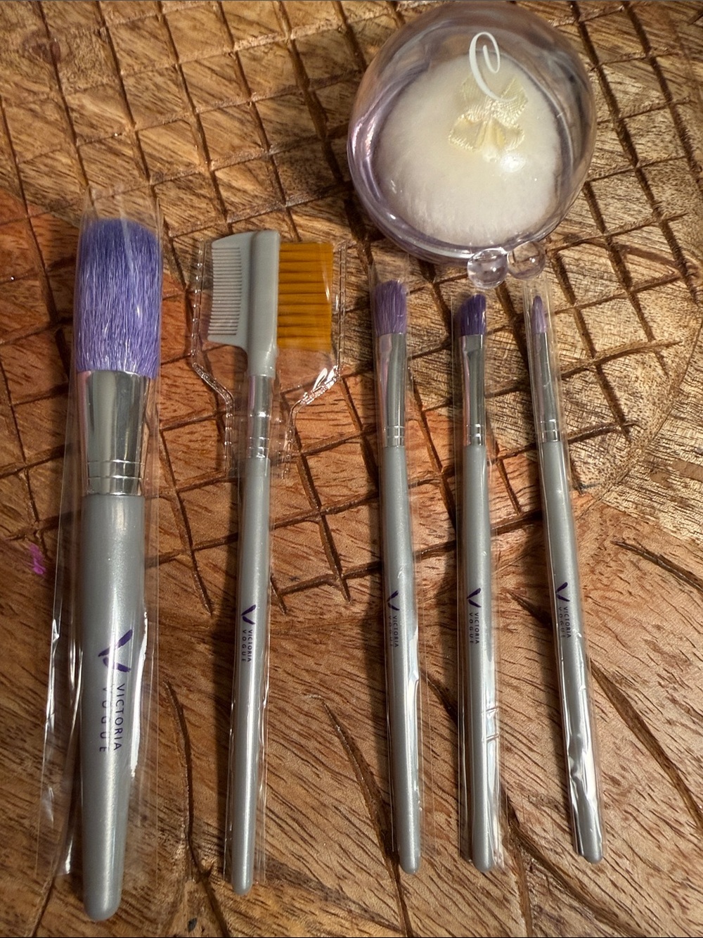 Victoria Vogue Purple-Tip Silver Handle Makeup Brush Set - 5 Piece + bonus puff